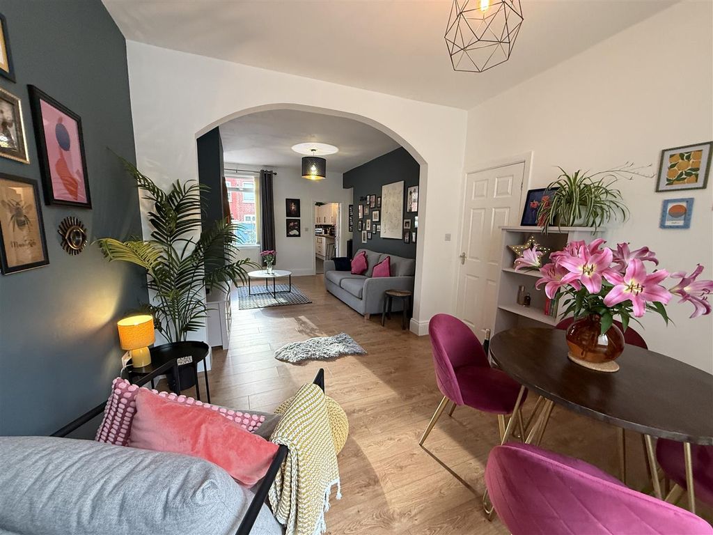 Property photo 2 of 30