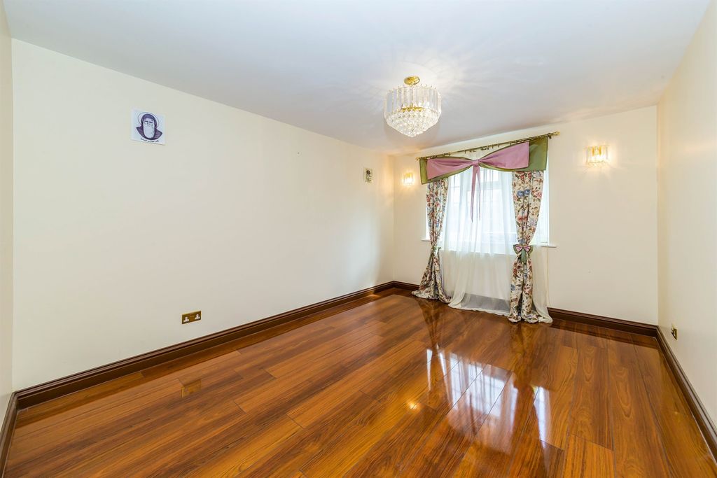 Property photo 3 of 18