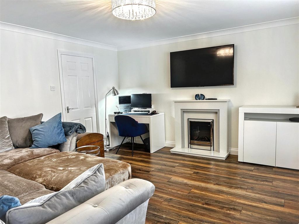 Property photo 2 of 8 20260619151042_20260619-Interior-10-4Lhk1W2Npgbgb1