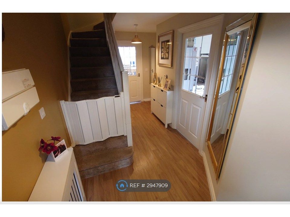 Property photo 2 of 13 Hallway