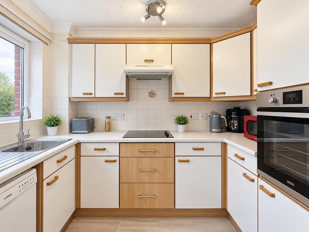 Property photo 2 of 5 Bishops Court, Watford Road, Ha0 3Fe (3)