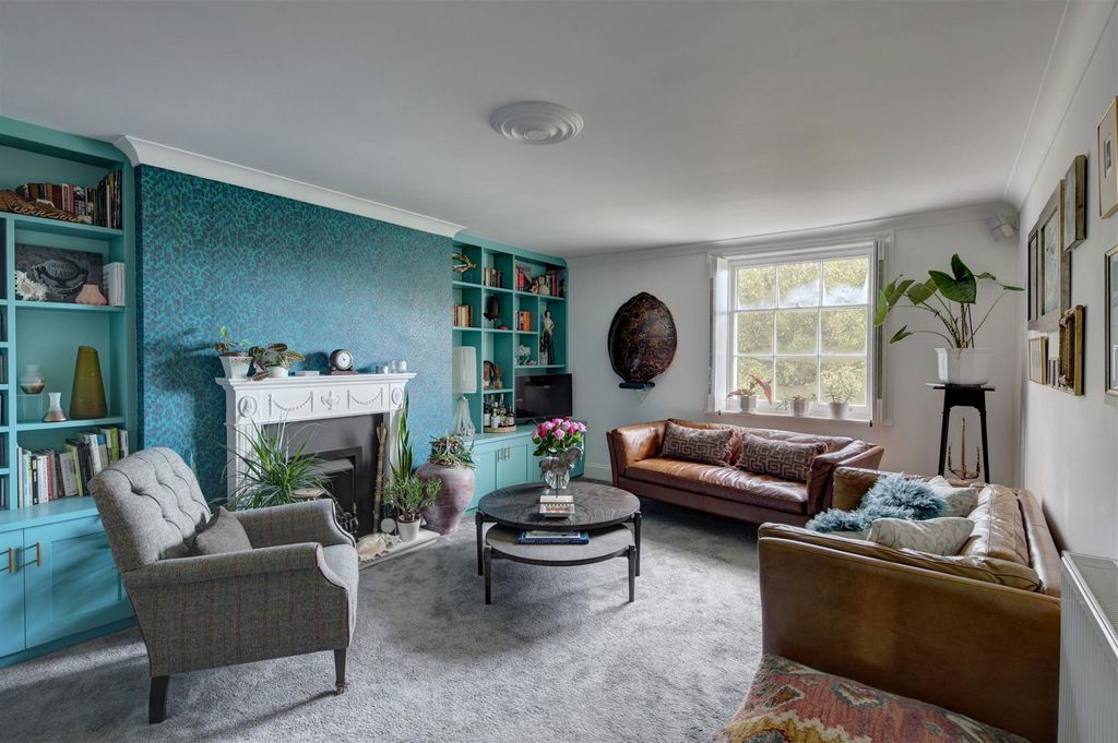 Additional image 4 of 2 bed flat for salePittville Lawn, Cheltenham GL52
