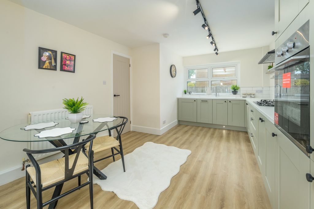 Property photo 2 of 31 Kitchen Diner-1