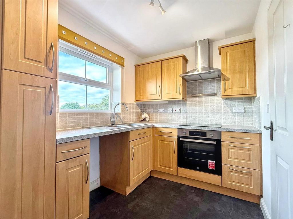 Property photo 2 of 19 Kitchen