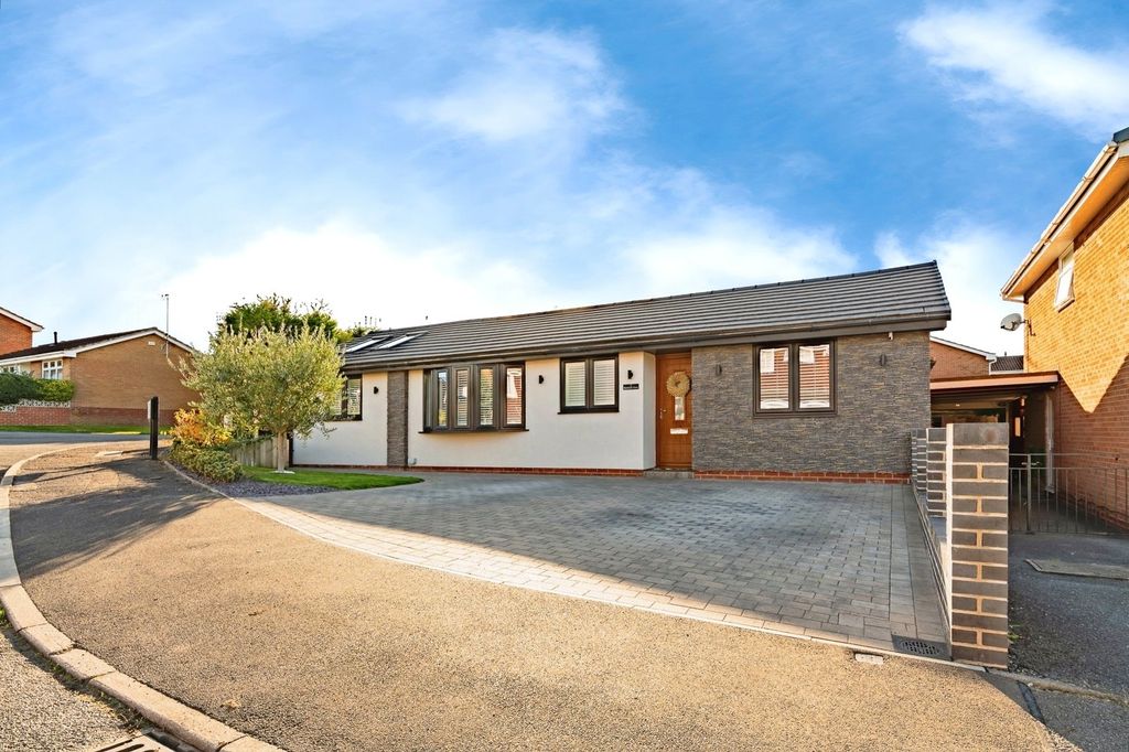 Property photo 1 of 20 Front