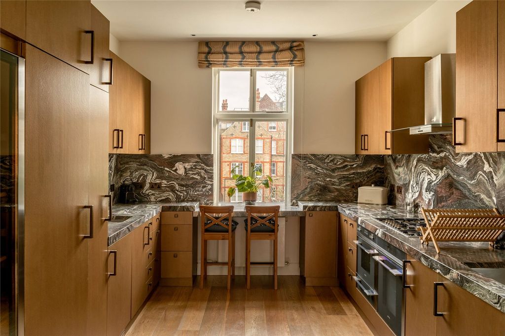 Property photo 2 of 8 Kitchen