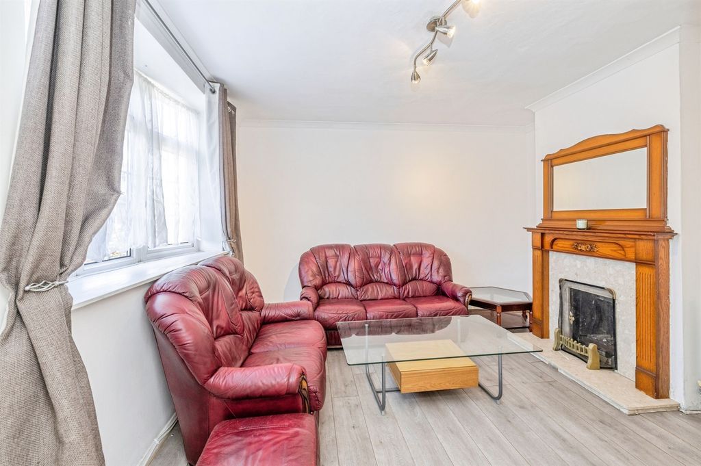 Property photo 2 of 17