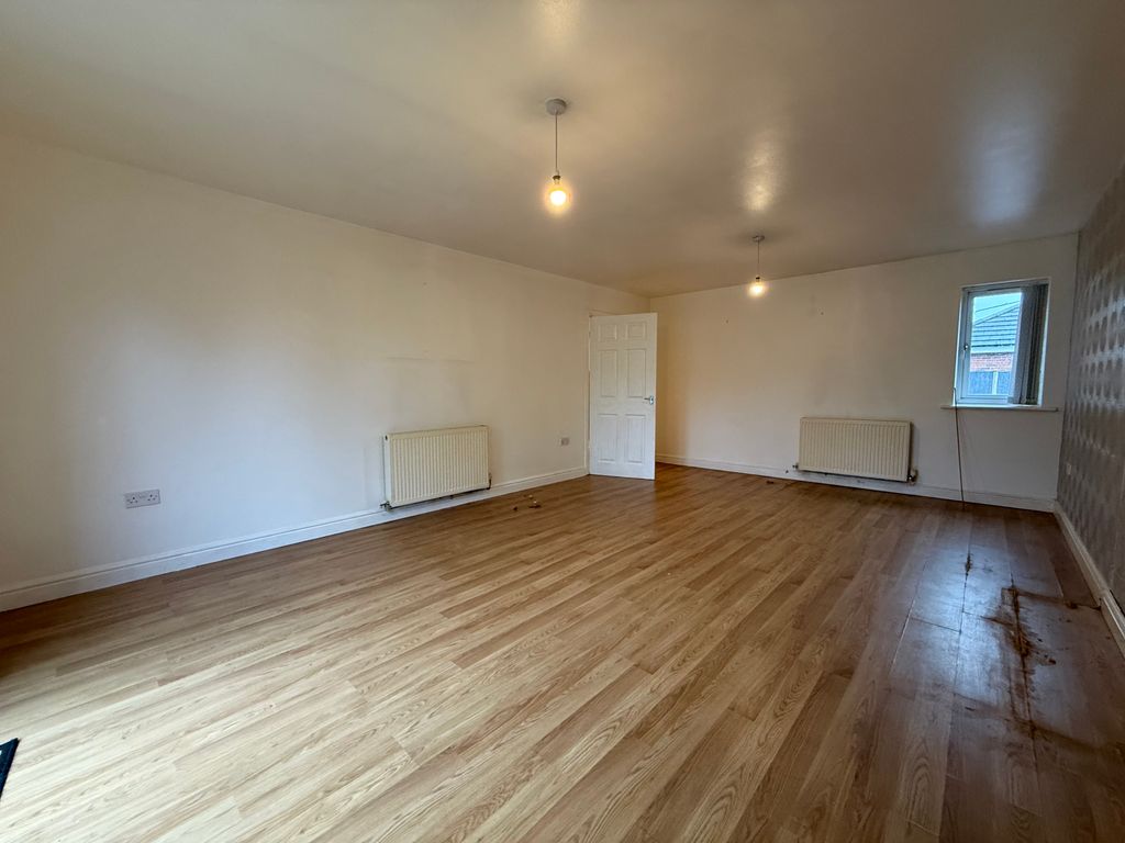 Property photo 3 of 12 Image