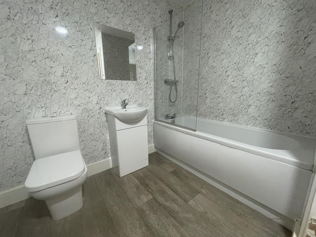 Property photo 3 of 8 Bathroom
