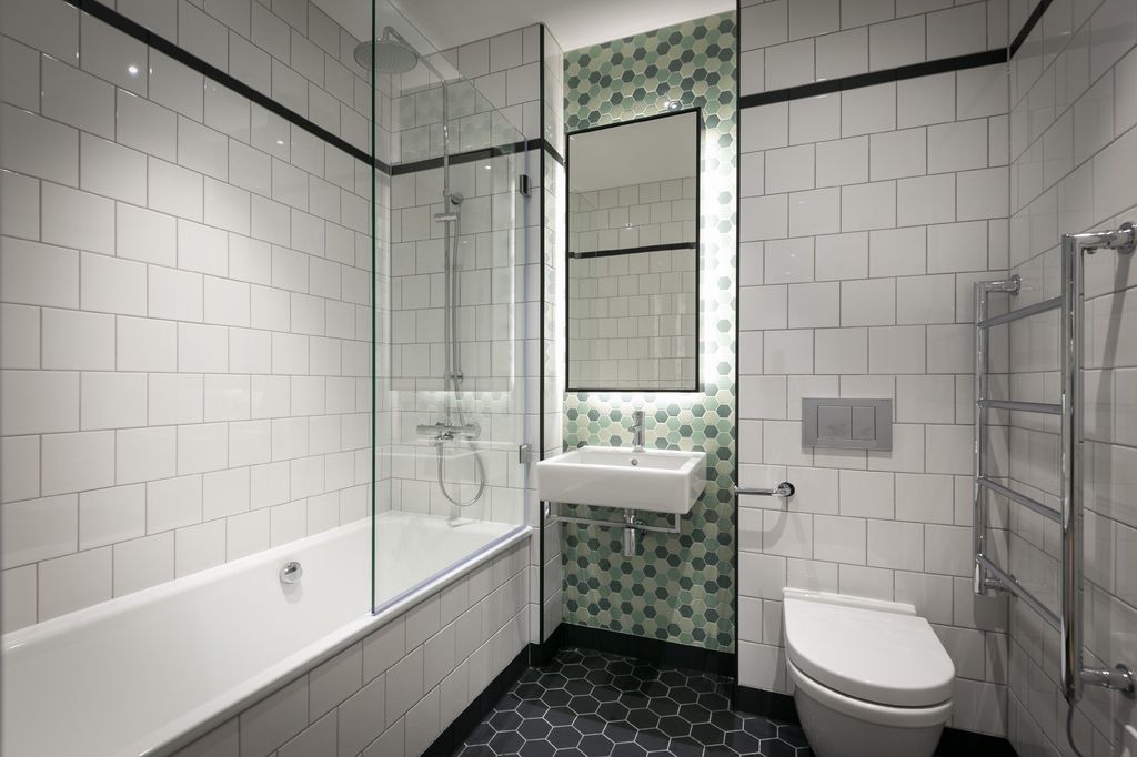 Property photo 3 of 10 Bathroom