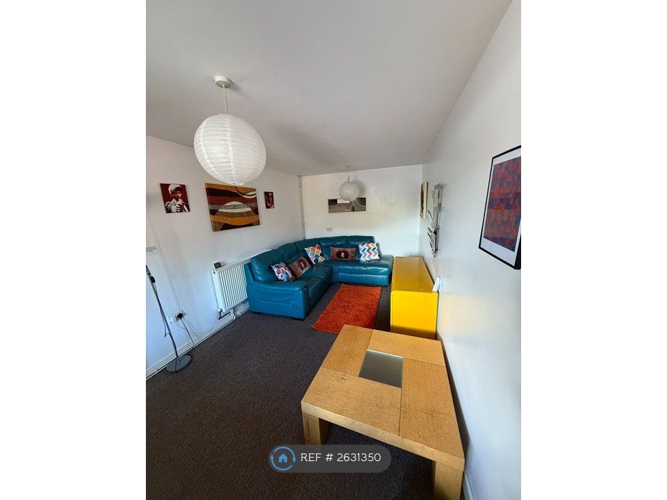 Property photo 3 of 18 Lounge