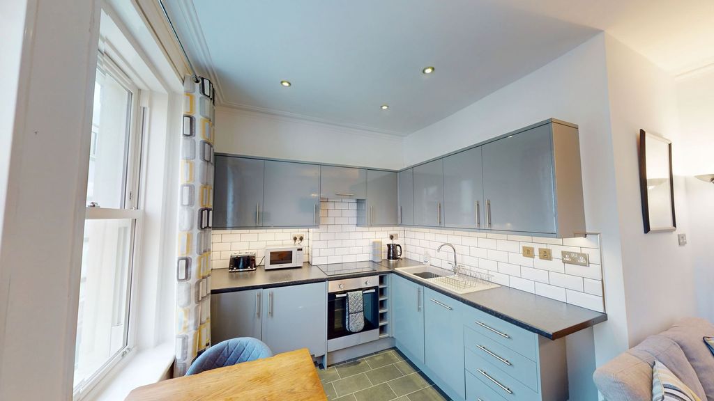 Property photo 2 of 7 Itchen