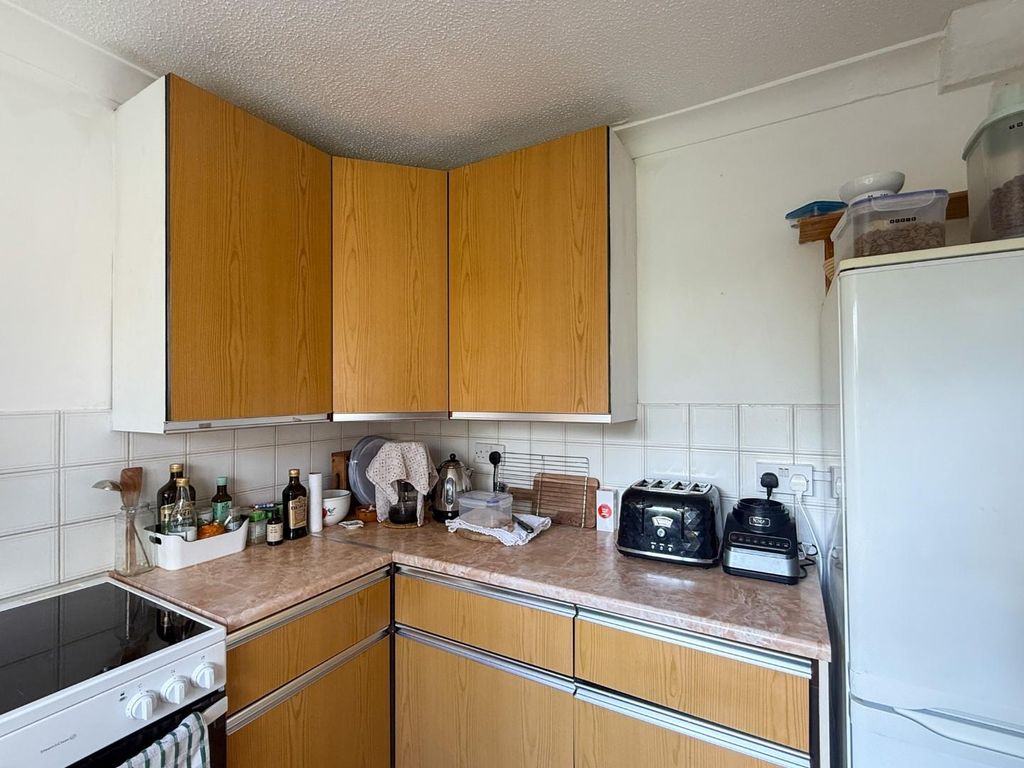 Property photo 3 of 8 Kitchen