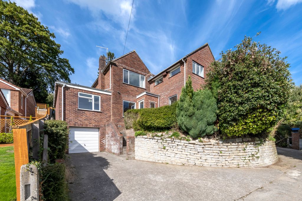 Property photo 1 of 32