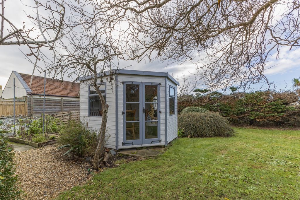 Additional image 27 of 4 bed detached house to rentLa Route De La Hougue Du Pommier, Castel, Guernsey GY5