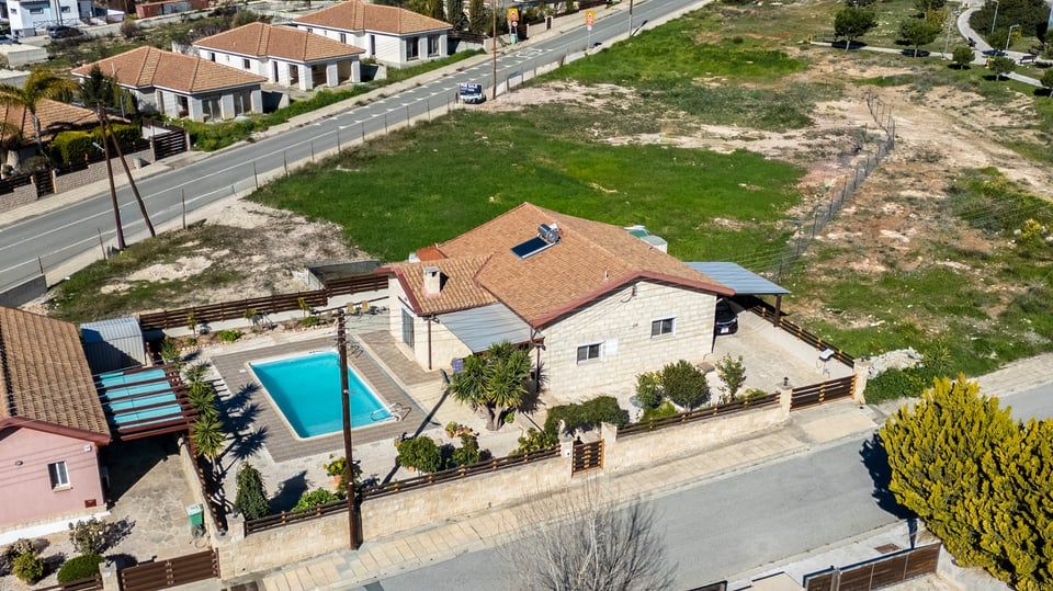 Property photo 1 of 20