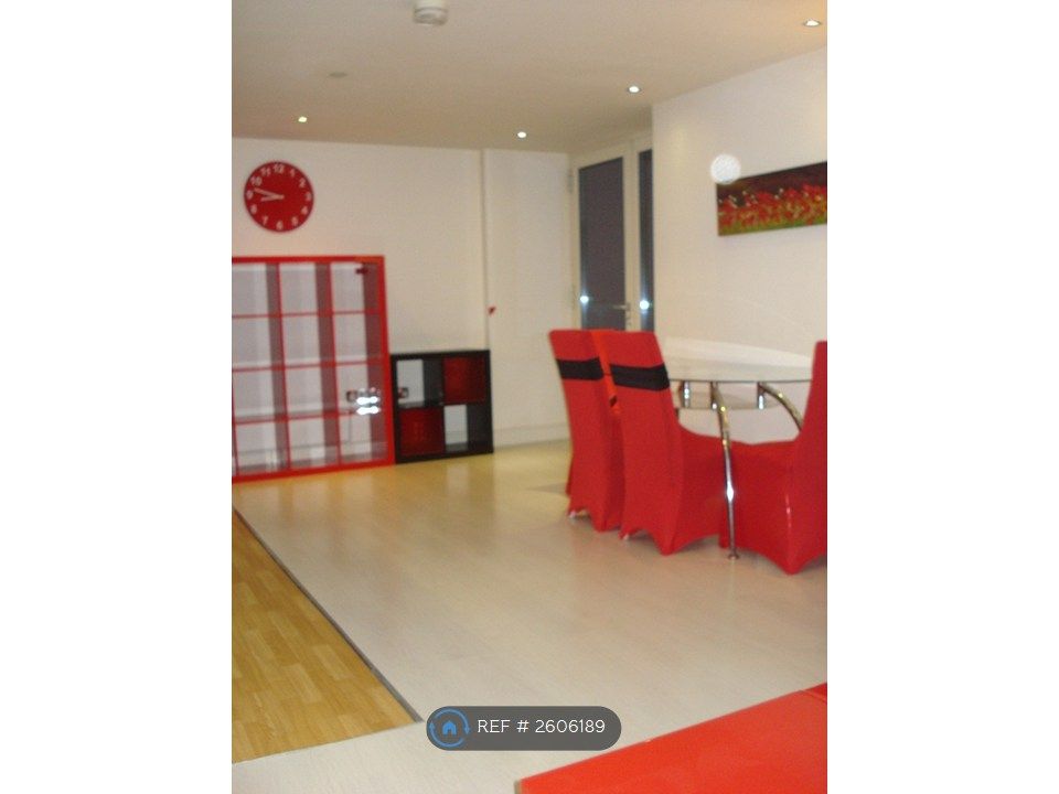 Property photo 3 of 11 Lounge 2