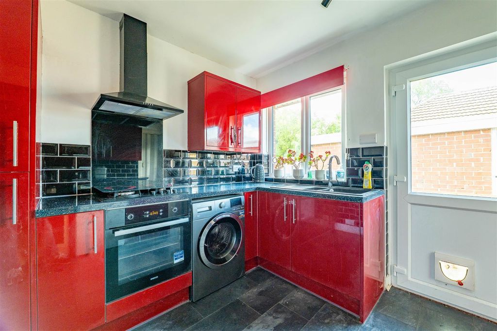 Property photo 3 of 22 Kitchen