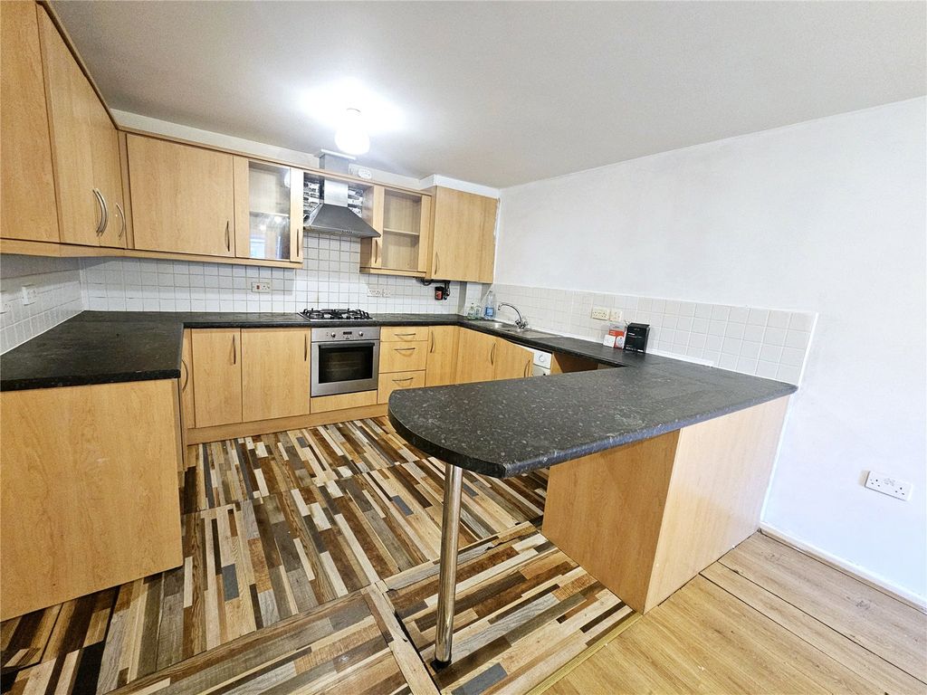 Property photo 3 of 10 Kitchen