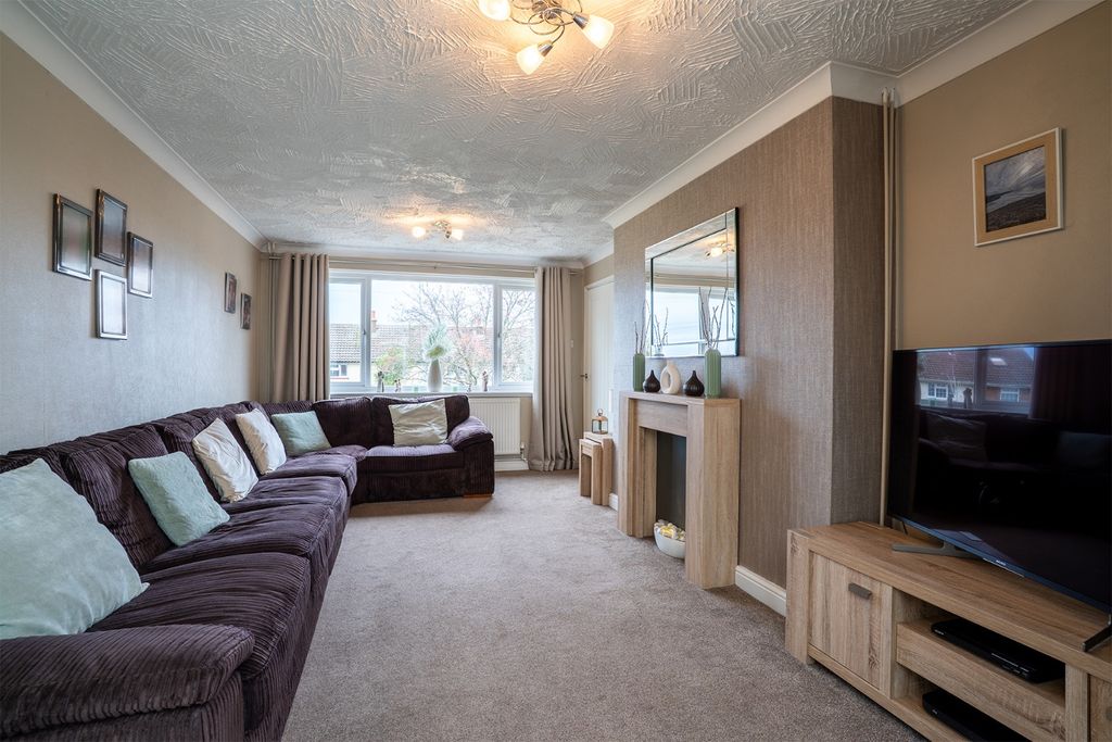 Property photo 2 of 16 4712055