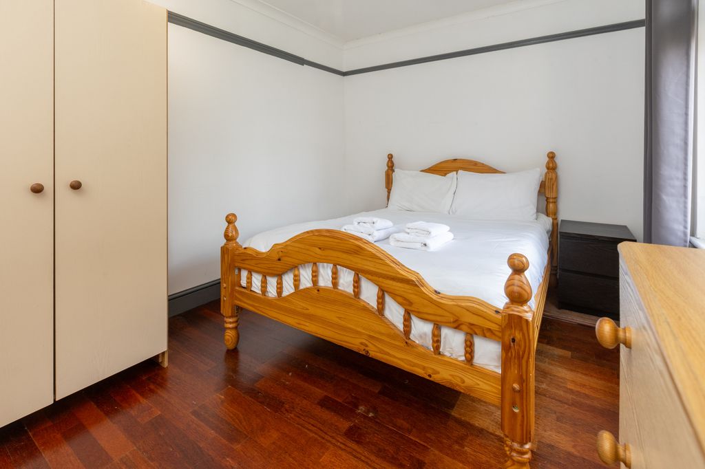 Property photo 2 of 34