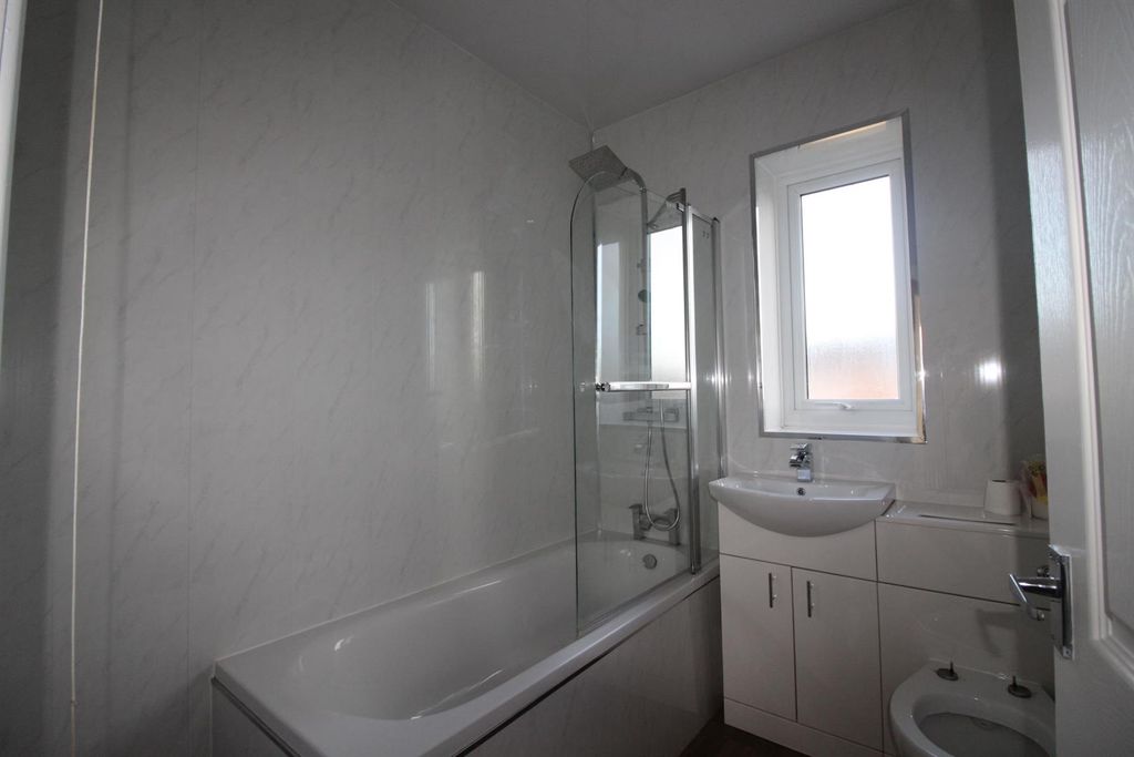 Property photo 2 of 7 Bathroom.Jpg