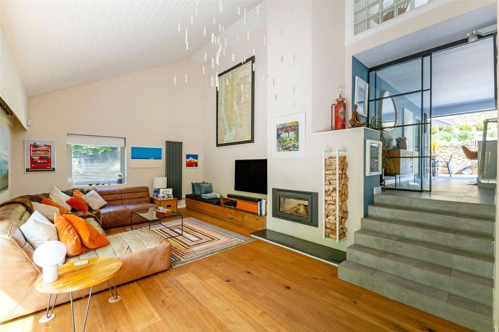 Property photo 3 of 15 Sitting Room