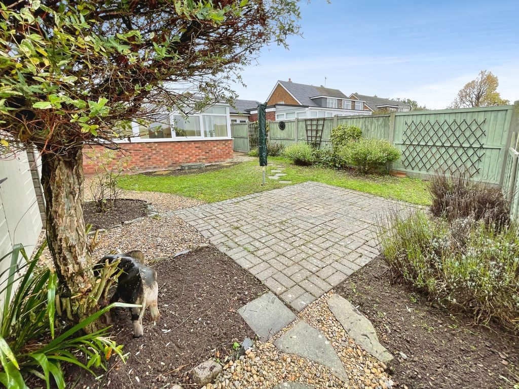 Property photo 2 of 22 Hatchcroft Gardens