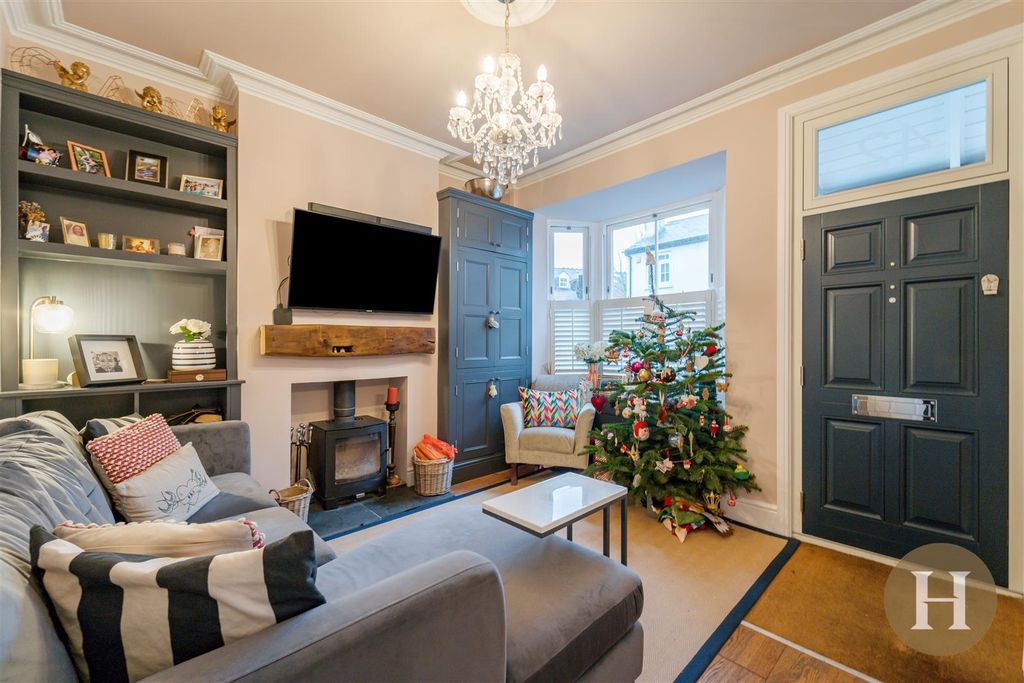 Property photo 2 of 28 Hadleigh Estate Agents-2.Jpg