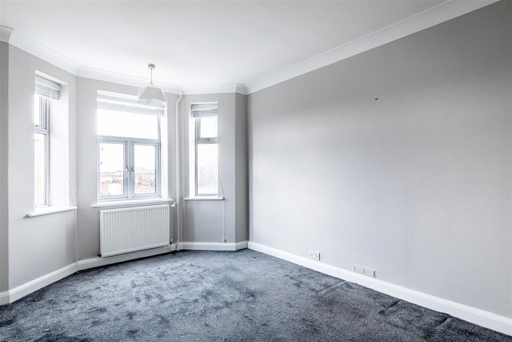 Property photo 3 of 8 Barons Court Mansions-8.Jpg