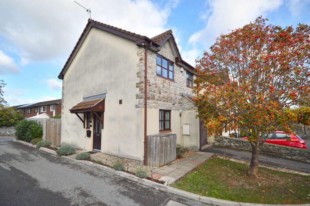 Property photo 1 of 21 Outside