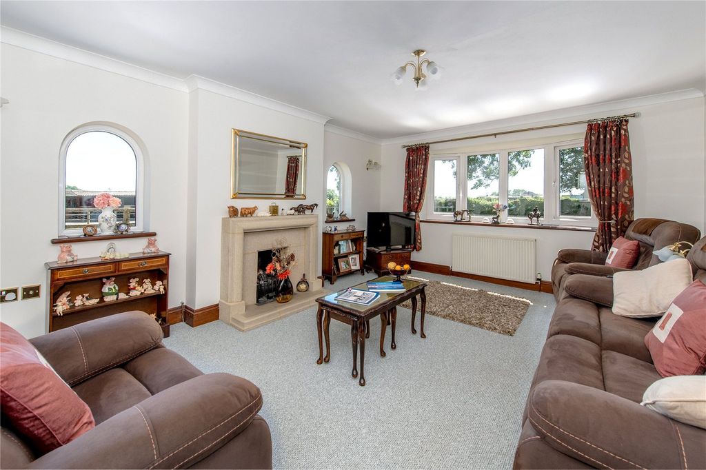 Property photo 2 of 27 Sitting Room