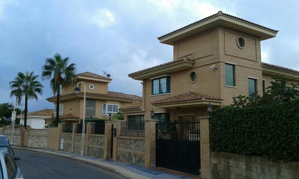 Property photo 1 of 41