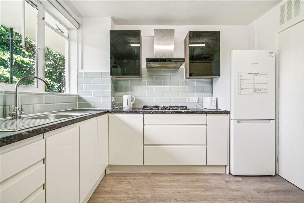 Property photo 3 of 8 Kitchen