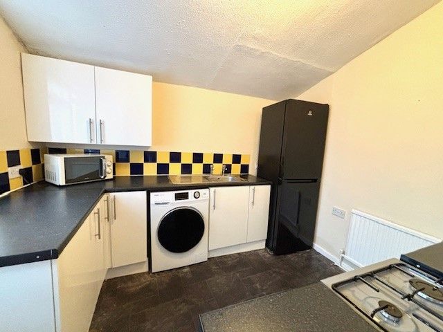 Property photo 2 of 10 Kitchen