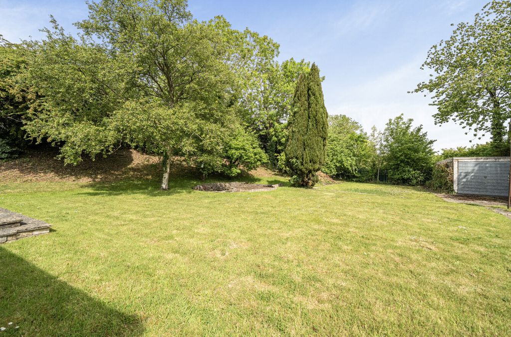 Property photo 2 of 16 146451536A0ee5A009d07