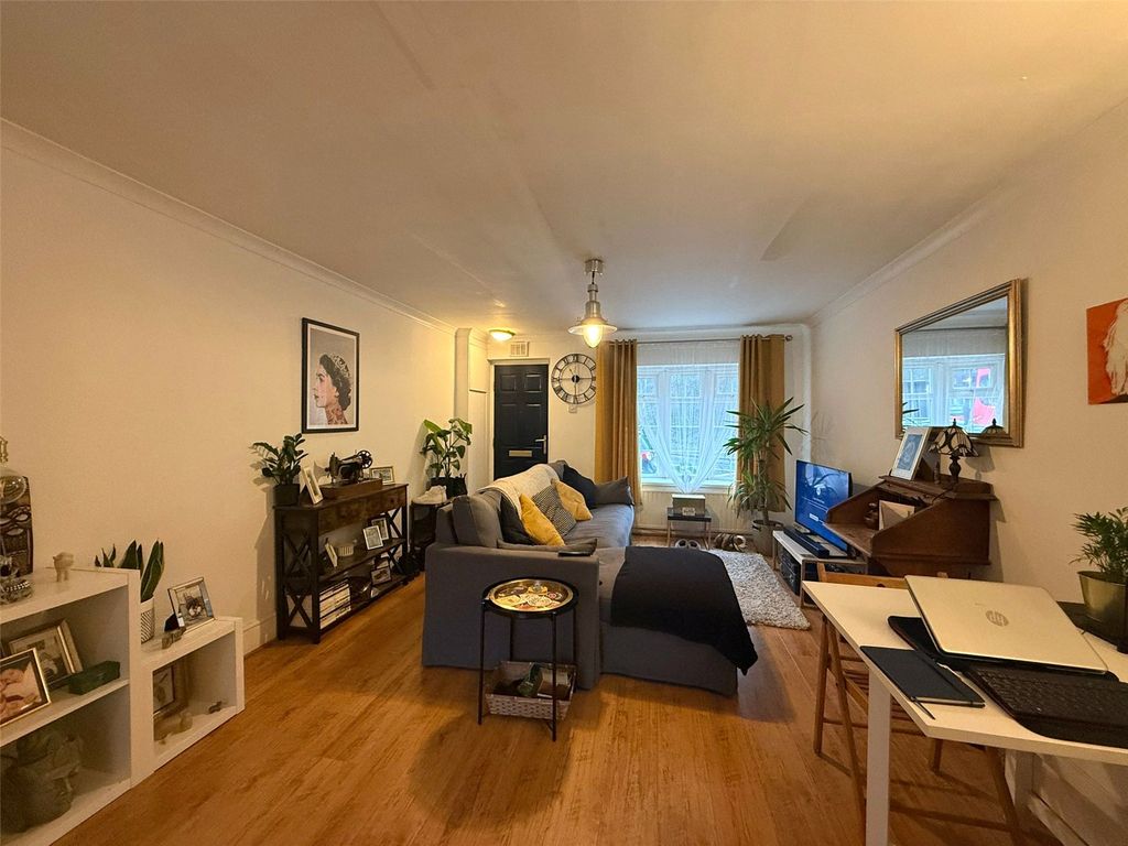 Property photo 3 of 12 Picture 3