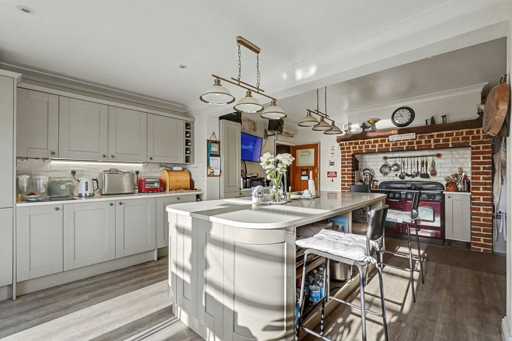 Property photo 3 of 36