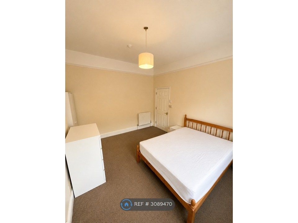 Property photo 3 of 6 Bedroom Reverse