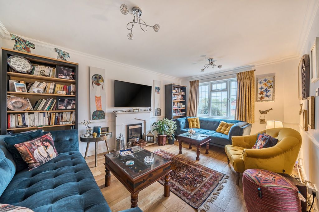 Property photo 3 of 24 Living Room