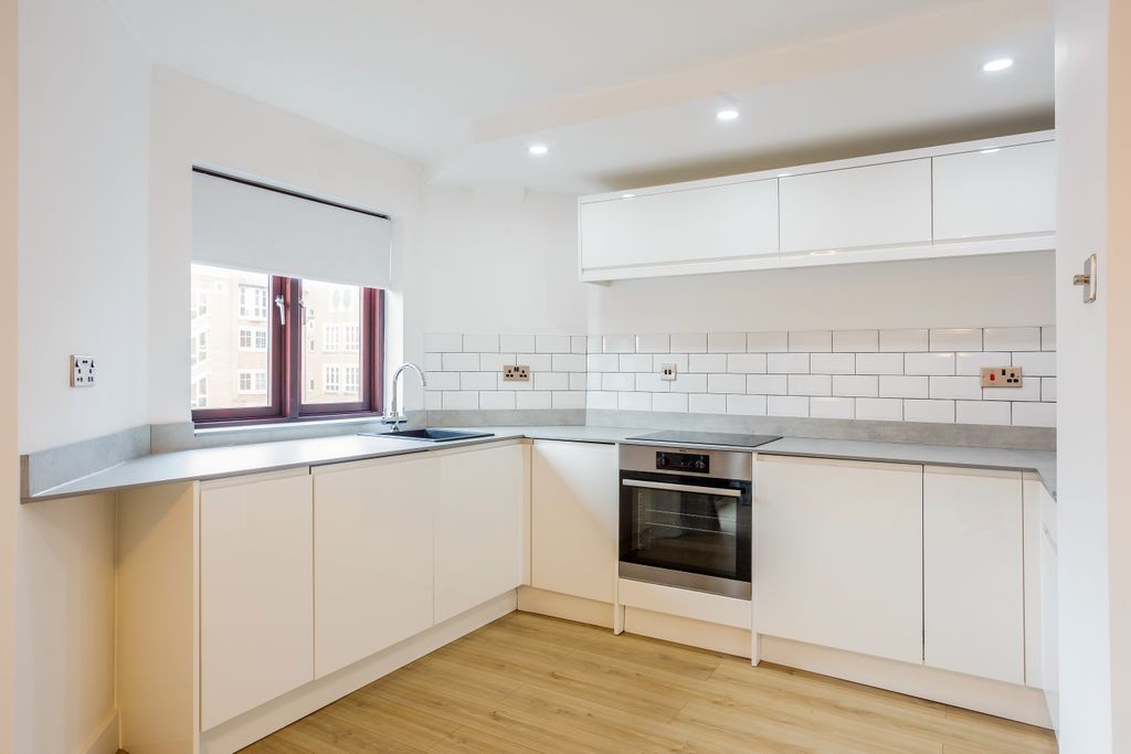 Property photo 1 of 8 Kitchen