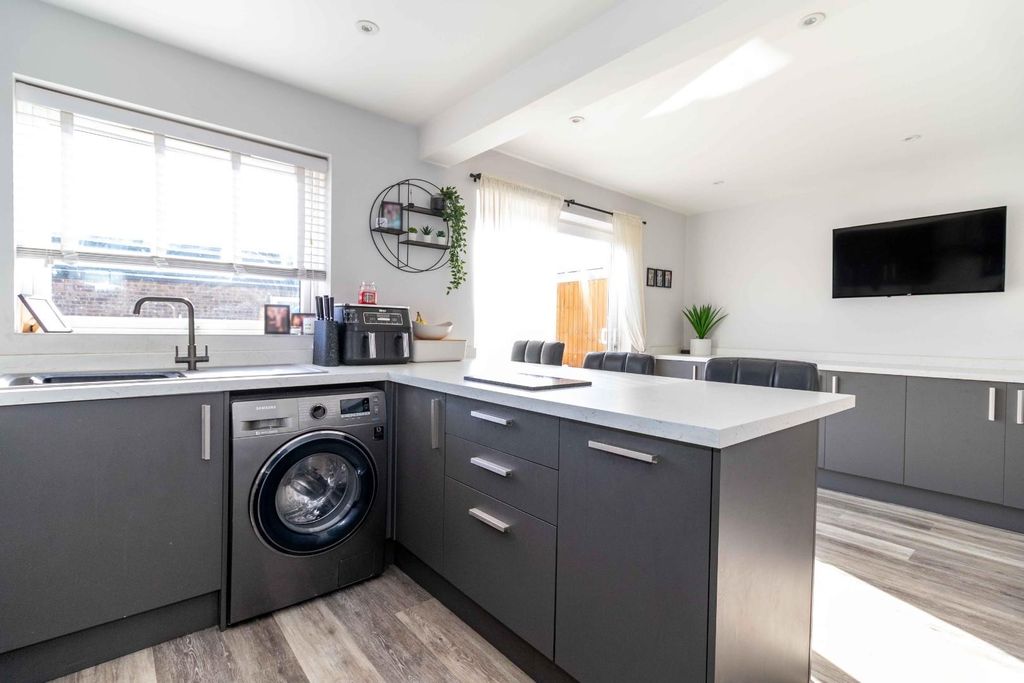 Property photo 2 of 25 Thelawns-4.Jpg