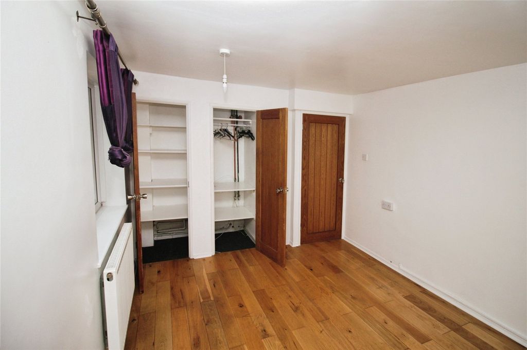 Property photo 3 of 10 Bedroom