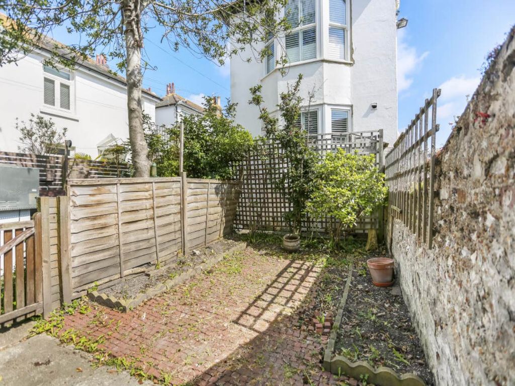 Property photo 3 of 18 18 Camden Front Garden