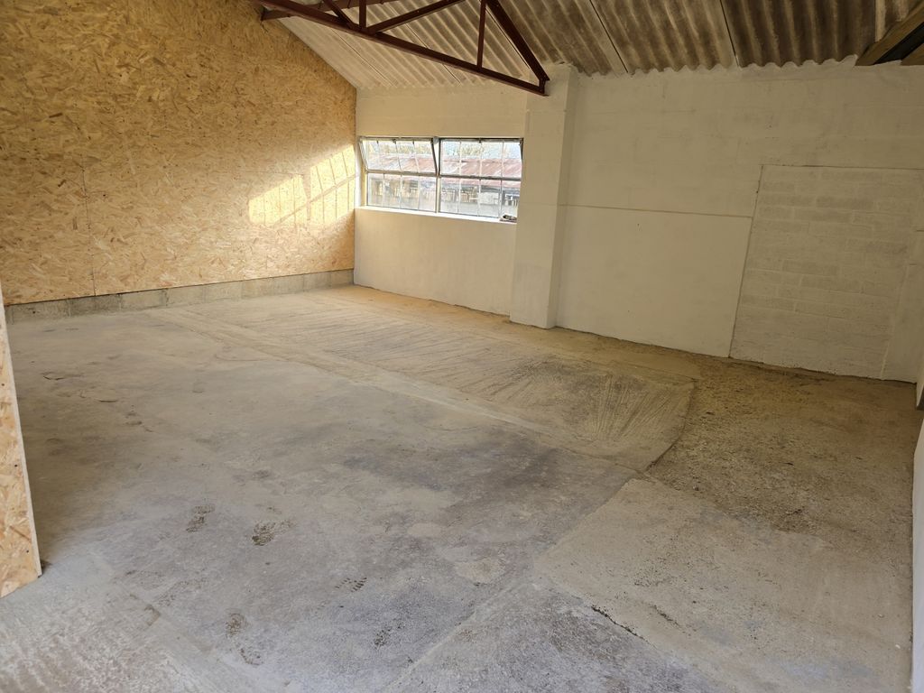 Property photo 2 of 4 F1A Inside 1