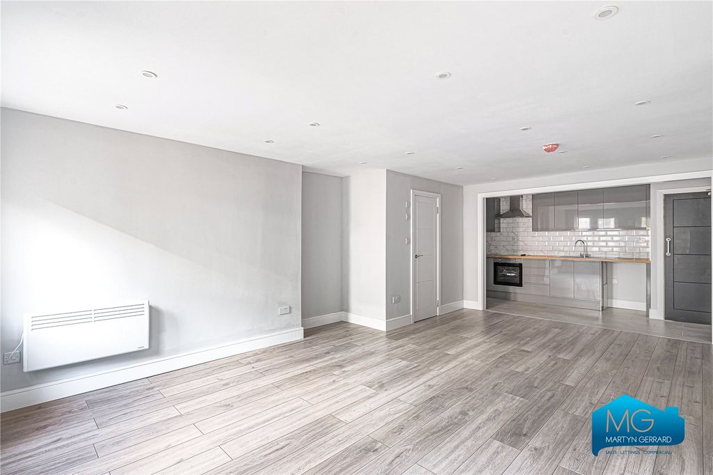Property photo 1 of 34 Picture No. 05