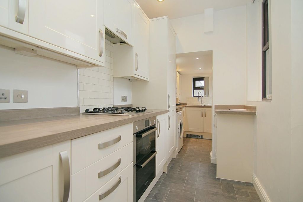 Property photo 3 of 25 Kitchen