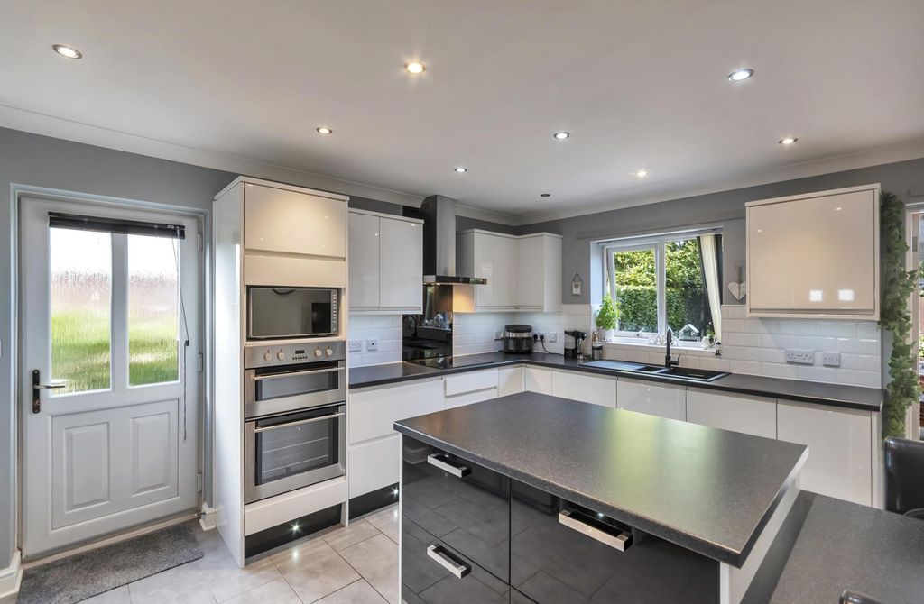 Property photo 3 of 22