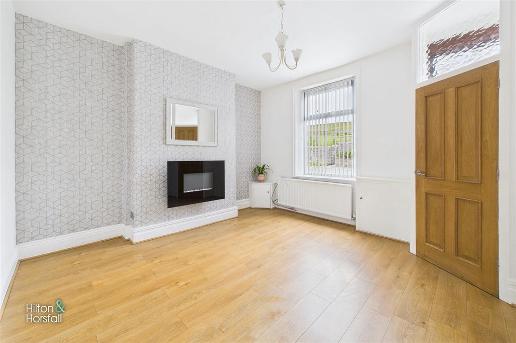 Property photo 2 of 10 Gisburn Road