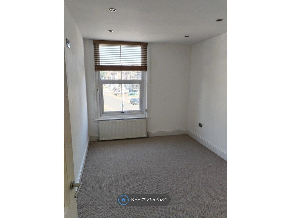 Property photo 3 of 10 Bedroom